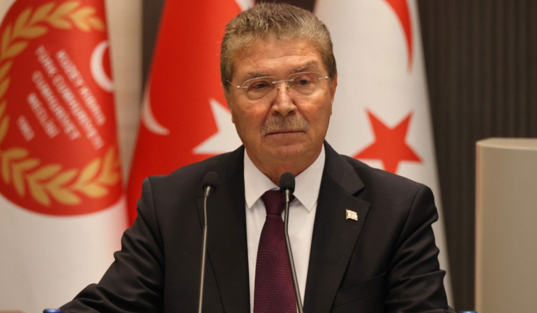Kıbrıs Türk halkı tehditlerle haklarından vazgeçirilemez