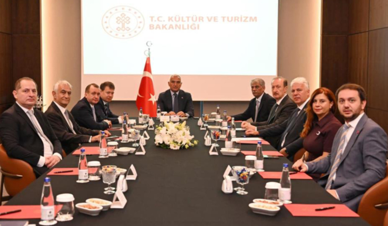 Kültür ve Turizm Bakanı Ersoy, Antalya’da Rus diplomatlarla bir araya geldi