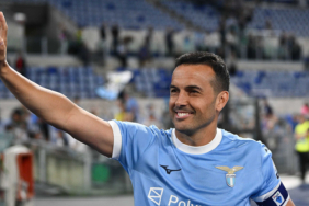 kupa-koleksiyoncusu-efsane-golcu-pedro-futbolu-birakti-uyzt.jpg