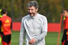 mark-van-bommel-trossard-hazir-lukaku-oldugunda-10-topun-8i-gol-oluyor-bs1z.jpg
