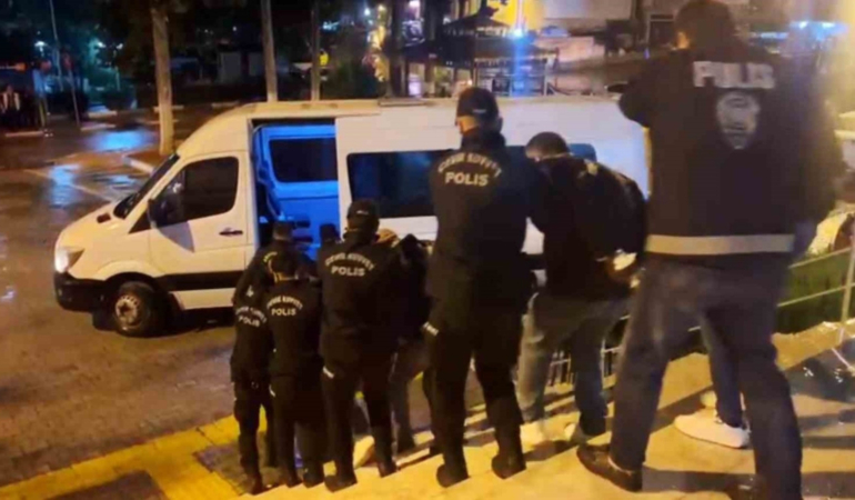 Mersin’de fuhuş operasyonu: 6 şüpheli tutuklandı