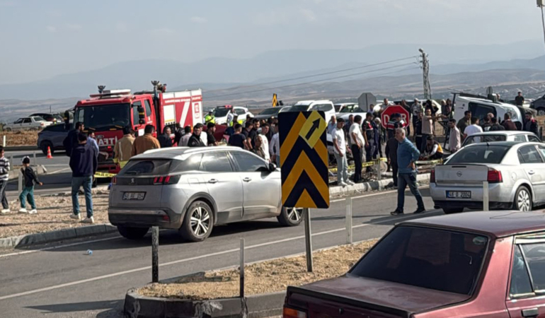 MHP’li milletvekilinin konvoyunda kaza: 1 ölü, 4 yaralı