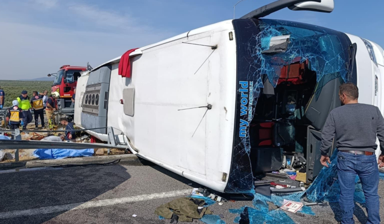 11 ölü ve çok sayıda yaralı var