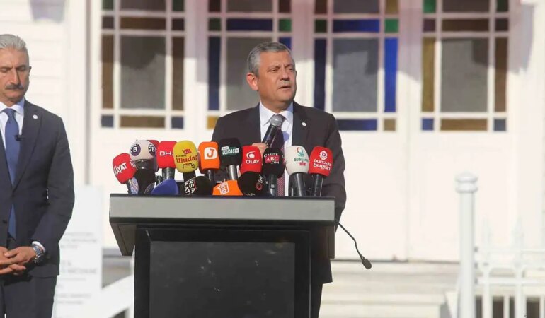Özgür Özel, Mudanya’da vatandaşlarla buluştu