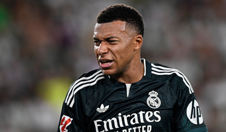 Real Madrid’de Kylian Mbappe krizi! Ester Exposito ile gece gezmesi ve bisiklet turu