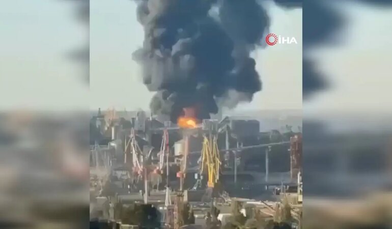 Rusya'dan Karadeniz'de iki kargo gemisine saldırı