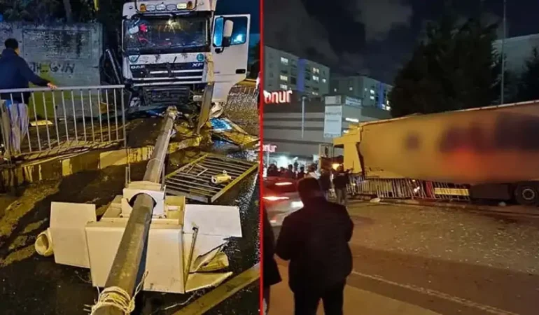 Seyir halindeki TIR, otobüs durağına daldı
