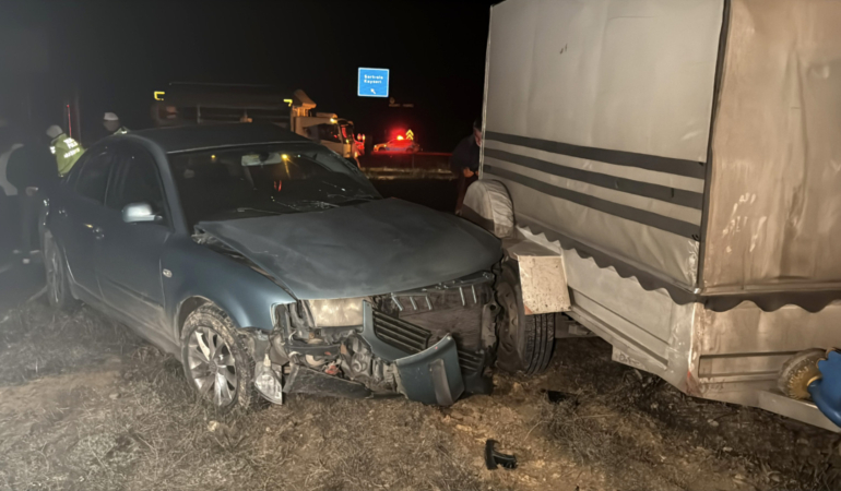 Sivas’ta minibüsle otomobil çarpıştı: İki yaralı