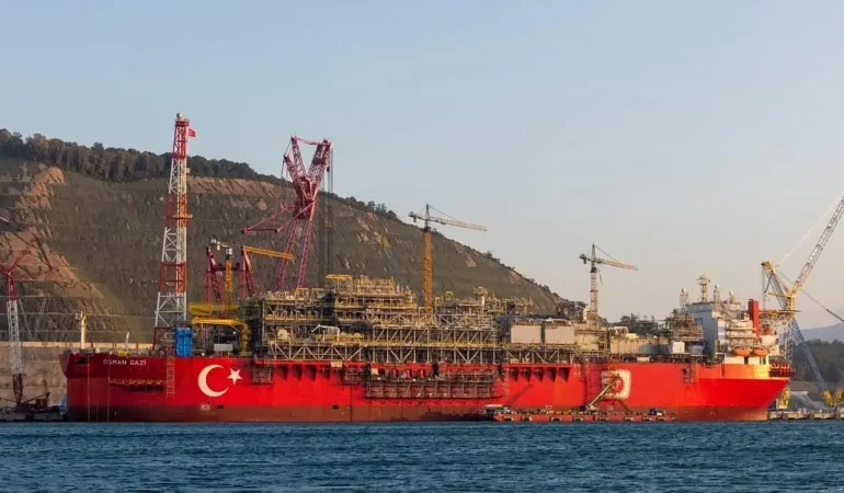 Türkiye’nin İlk Yüzer Üretim Platformu Osman Gazi Görev Yerine Uğurlandı