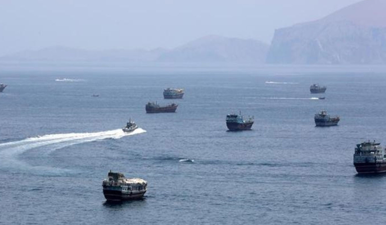 UKMTO: Hürmüz Boğazı'nda bir petrol tankeri vuruldu